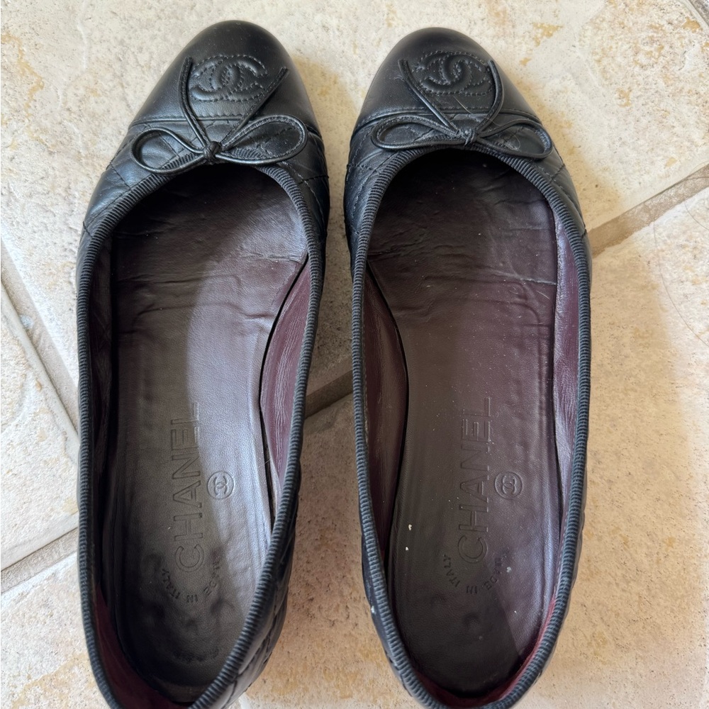 CHANEL Black Leather Flats